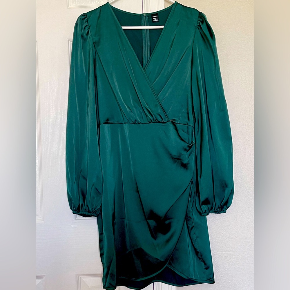 Emerald green holiday cocktail dress ❤️🎄💚